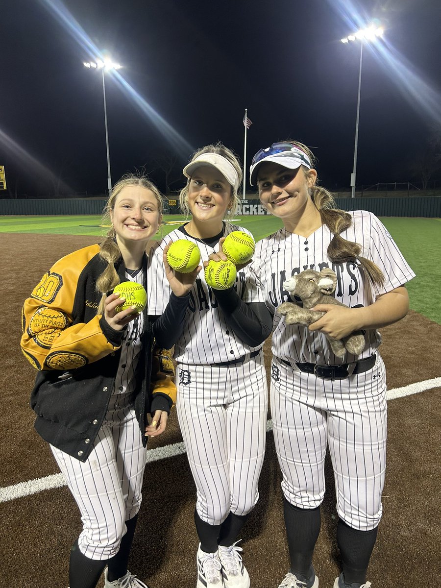 Denison Lady Jacket Softball tweet media