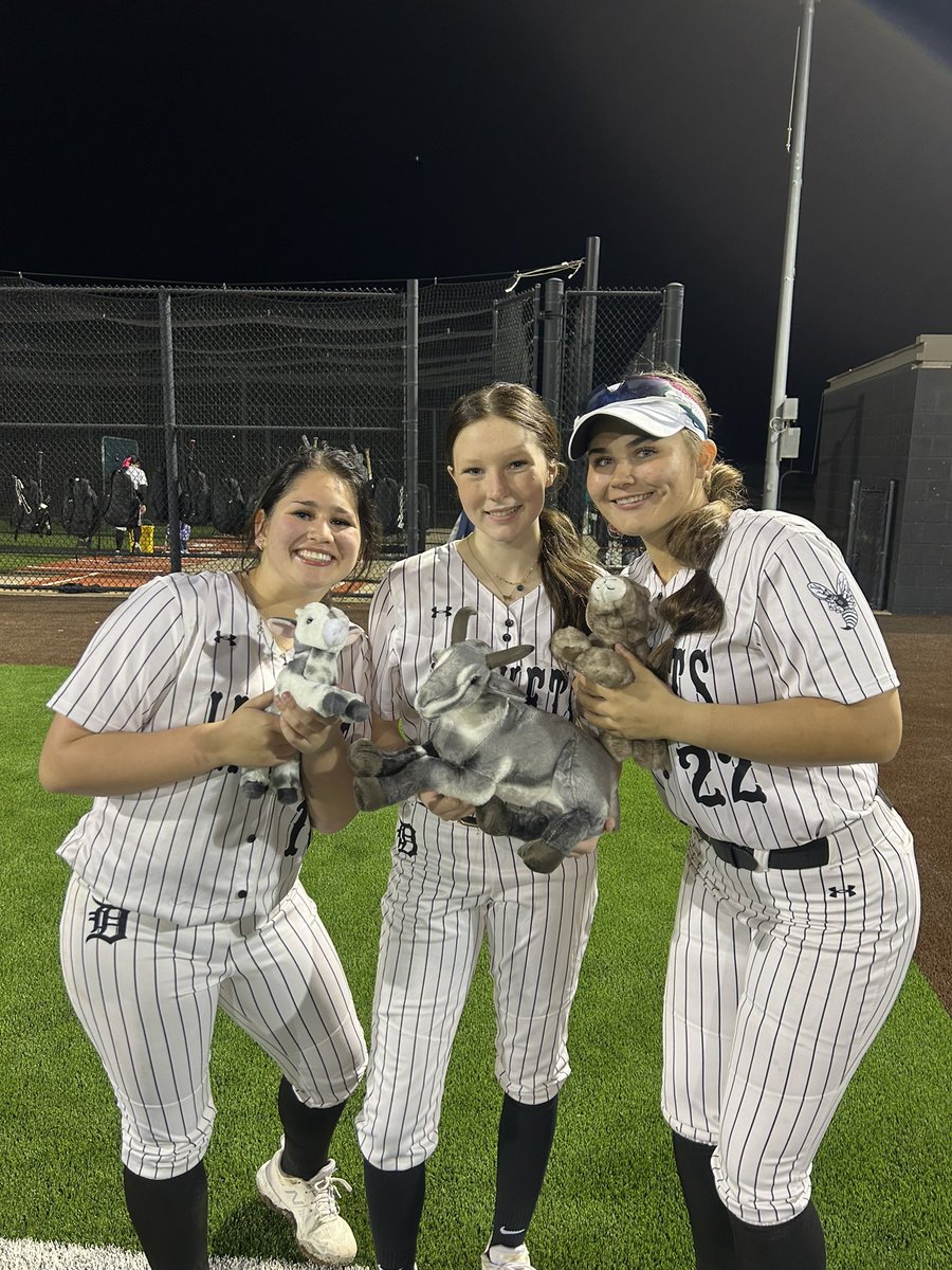 Denison Lady Jacket Softball tweet media