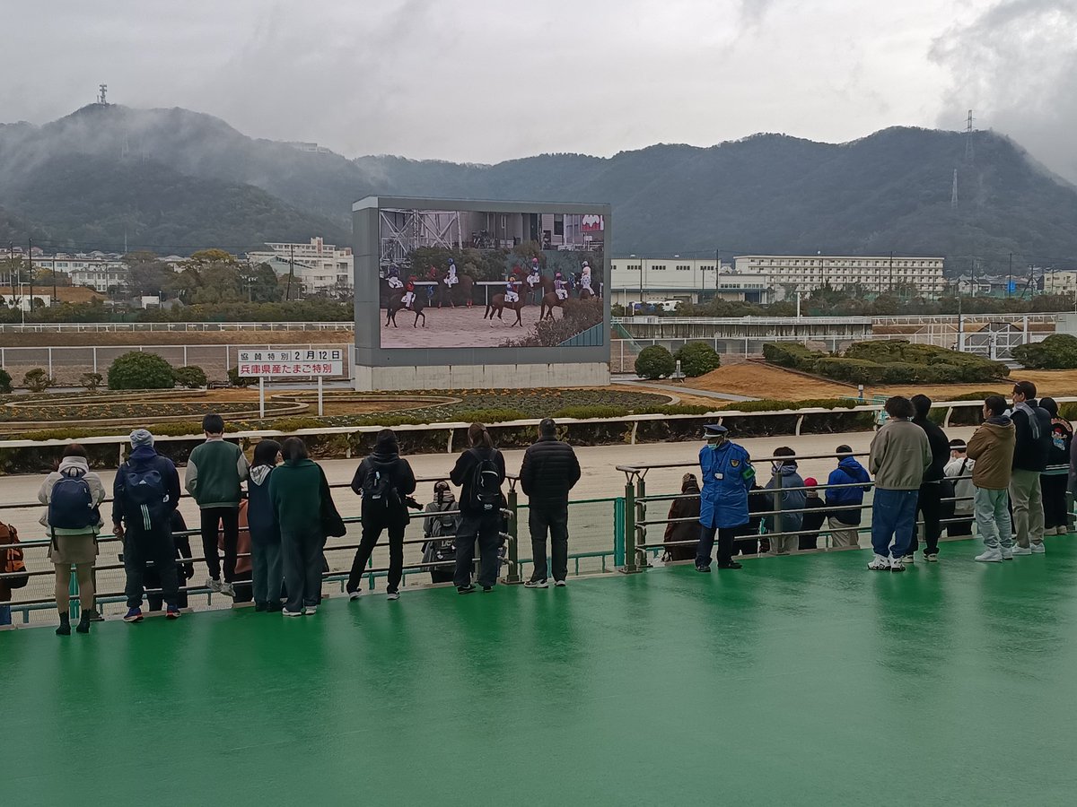 tizuru0840's tweet photo. 休日出勤 https://t.co/WP13euP3Uo