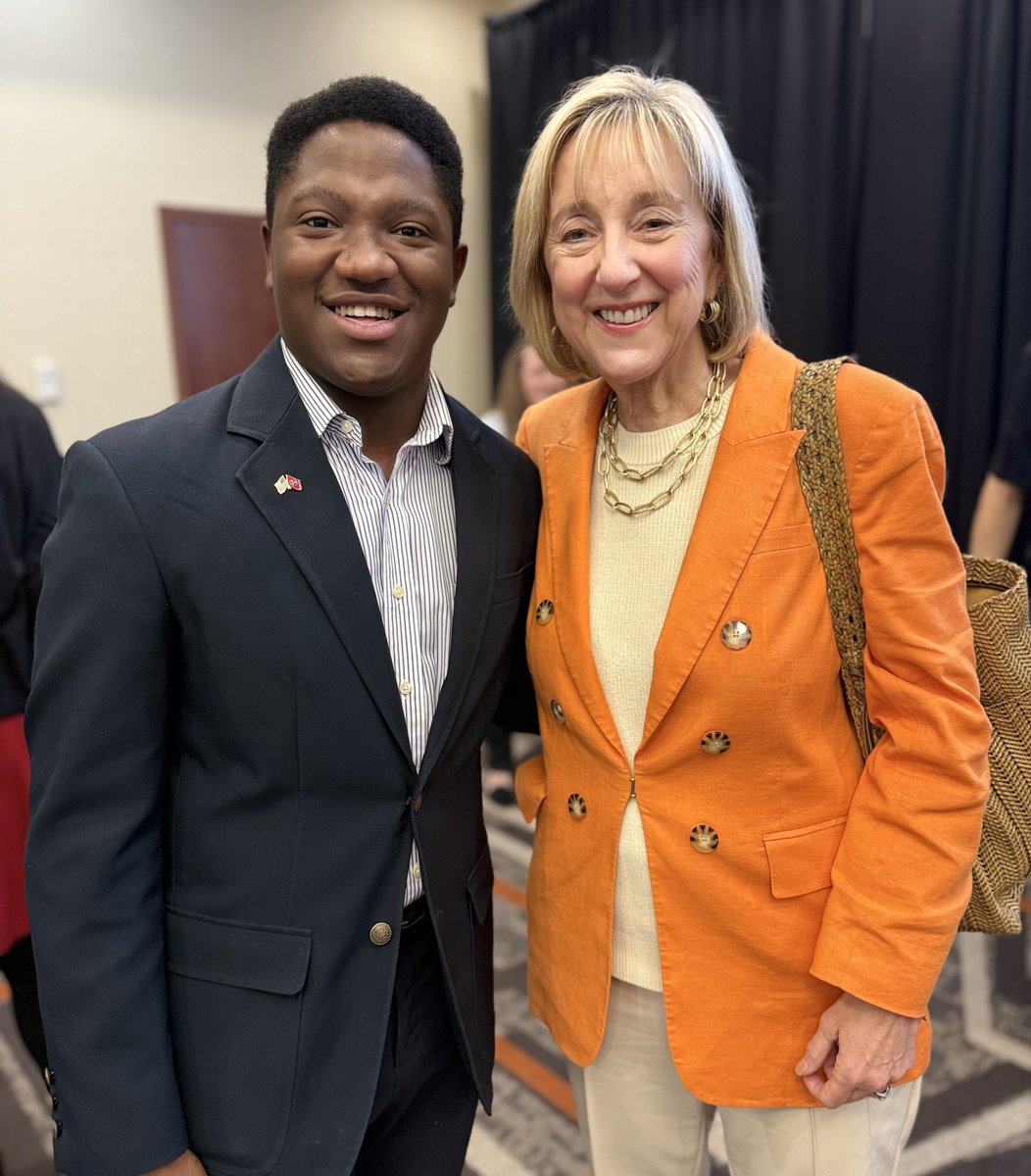 DondePlowman's tweet image. Enjoyed meeting Aaron Summerall, who will be enrolling at @UTKnoxville this fall as a future Vol. Through UT Promise, he’ll be transferring to finish his degree. I can’t wait to see him on Rocky Top!

#GBO #GoVols