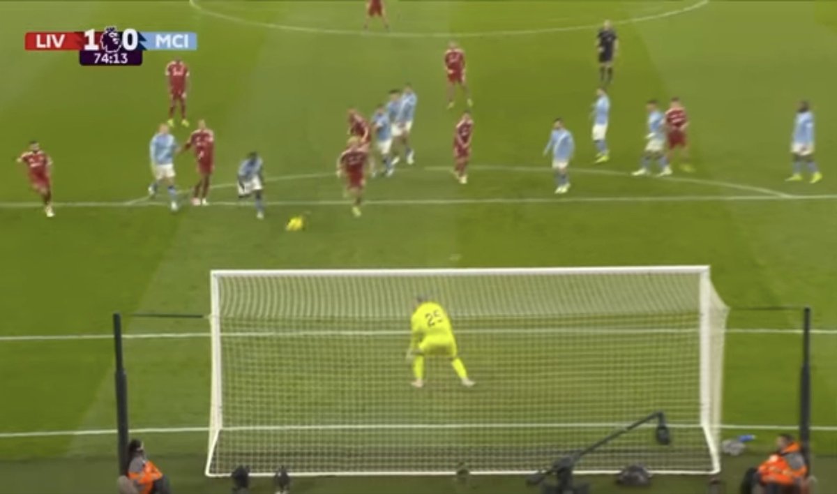 Derek_Daniel's tweet photo. @premierleague @ManCity Great save, but absolutely frozen on Szoboszlai’s worldie. https://t.co/fwbWCCSrPD