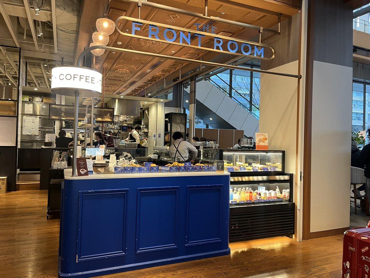 tkpnal1's tweet photo. 開店前に着いたのに行列でした!
雨でも朝からこれだけ繁盛してるのはすごいですね!
フレンチトーストが美味しそうでしたが、糖質制限中なので、改めて☕️
#frontroom https://t.co/HYRyGWp3Bw