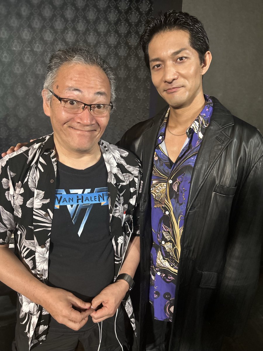tsuji_tsun's tweet photo. 『龍が如く powered by 日本統一』

ゲーム『極3』発売に向け『1』&amp;『2』をサクっと振り返るという企画なのでゲーム再現が最大のテーマ。
全ては無理だけどゲームファンが楽しんでくれそうな要素は、なるべく盛り込んでみました。

冒頭でダウンした桐生が復活したのは…ボタン？

#龍が如く
#日本統一 https://t.co/OQbBlDytCF