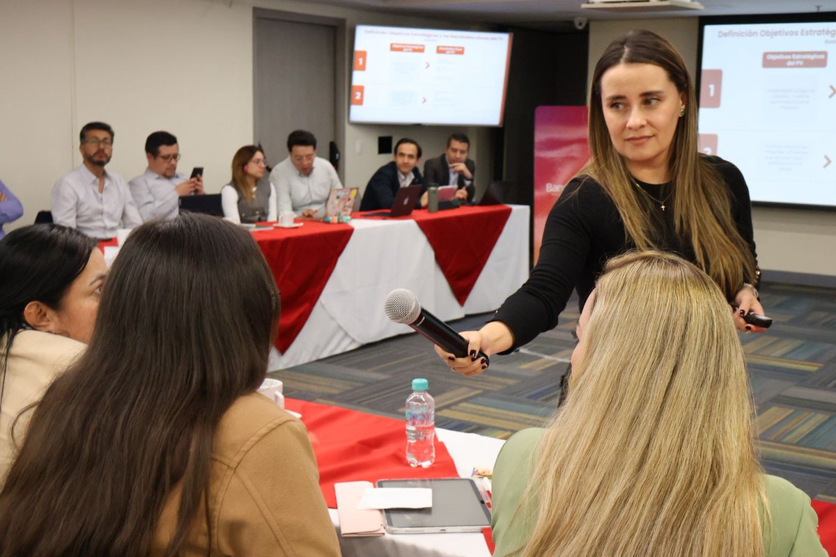 PnudColombia's tweet photo. Al final del Día 1⃣ #CoopTechWeek2026 nos recordó hoy que la transformación digital no empieza en la tecnología, sino en las personas. 

En nuestra visita a #Bancamía vimos cómo poner al usuario en el centro orienta cada decisión, cada proceso y cada innovación, para generar soluciones prácticas.

✅La transformación digital se construye con personas. Es un proceso de cambio cultural que requiere equipos alineados, metodologías claras y una convicción genuina por hacer mejor las cosas cada día.