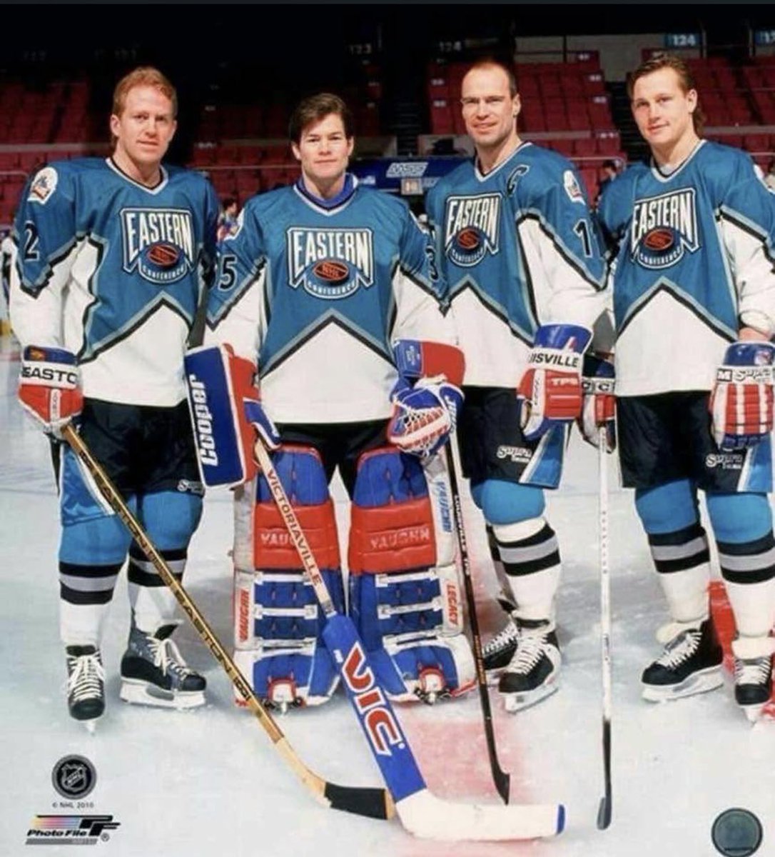 Lauren🏒 tweet media