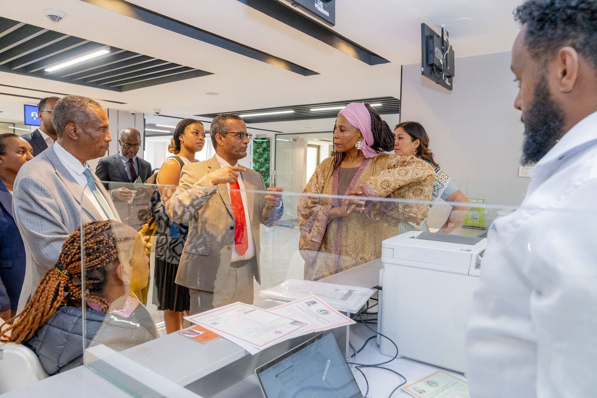 🏛️ Turning governance commitments into real results starts with improving service delivery.

Today I visited MESOB, Ethiopia's one-stop service center, to learn more about efforts to improve citizens’ experience, and explore opportunities for #SouthSouth learning. 

#AUSummit