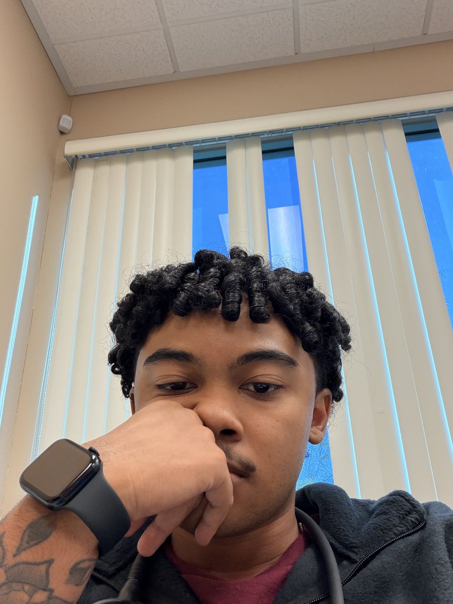 EGD_17's tweet photo. little under half way done with EMT school, minoring in neuroscience, starting my pre med classes , looking for shadowing experiences, volunteering and will be working 2 jobs after this class 🙏🏽 blessed to be this busy https://t.co/AF53C9hqjD