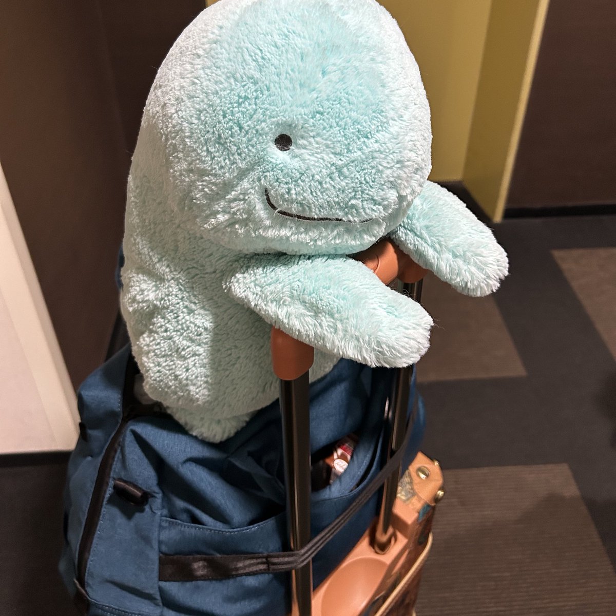 7cononame's tweet photo. ダイエット中のヌオーさんは旅先でお友だちとロッカーに閉じ込められています。 https://t.co/YrzKIws5eJ