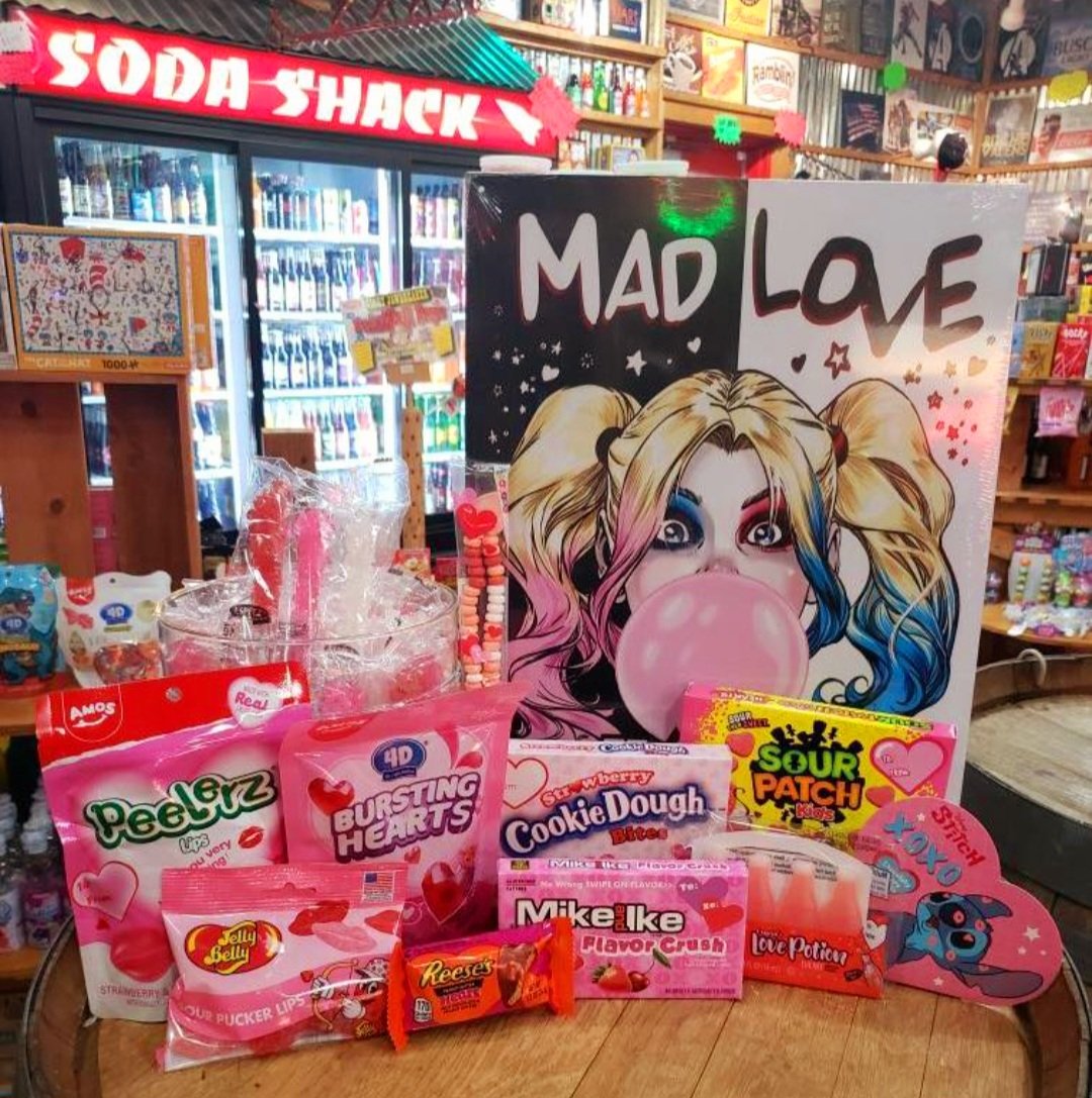 Pretty (tasty) in pink. 💘

#rocketfizz #valentinesday #candy #pink

📷: <a href="/rocketfizzba/">Rocket Fizz</a> 

*product availability varies by franchise*