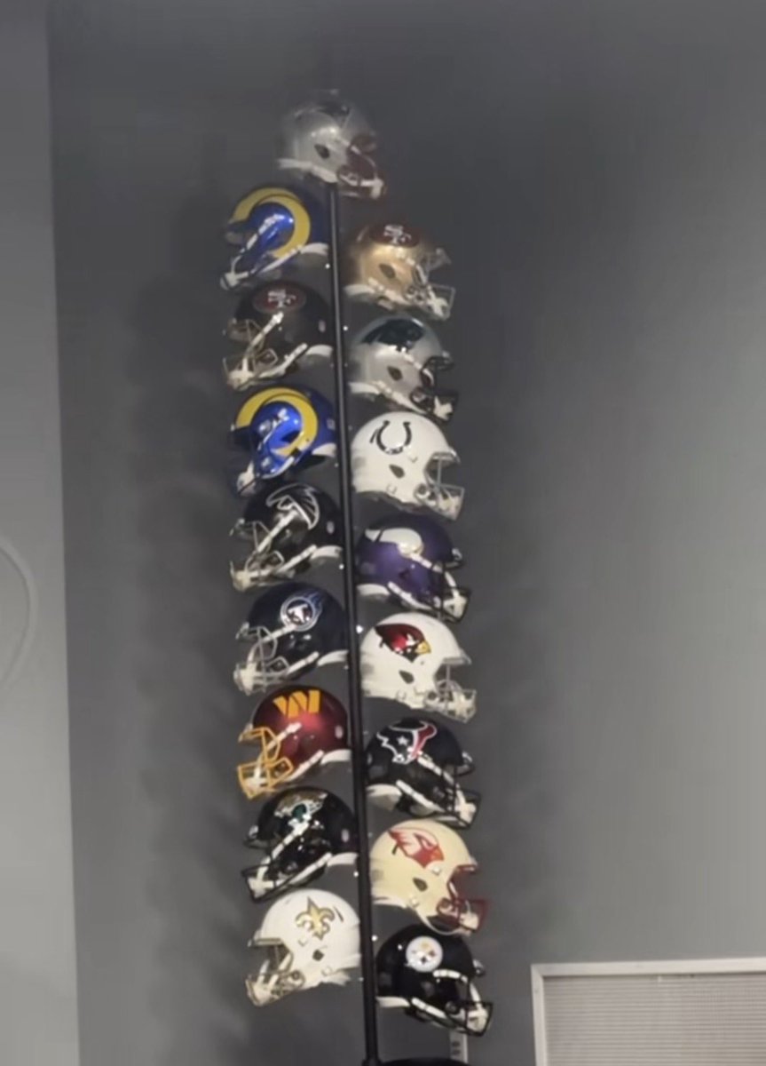 🚨🚨THIS IS INSANE🚨🚨

MIKE MACDONALD AND THE #SEAHAWKS HAVE A POLE WITH A HELMET OF ALL TEAMS THEY HAVE BEATEN THIS SEASON.

On the top, there is a spear going through the #Patriots helmet.

😳😳😳