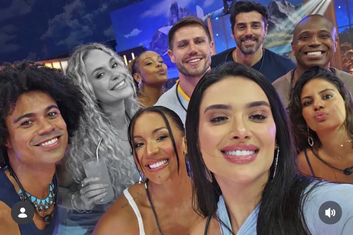 anakaroll9e's tweet image. Vai faz a fila e vem uma de cada vez 

#BBB26 
#ForaSarah 
#ParedaoBBB