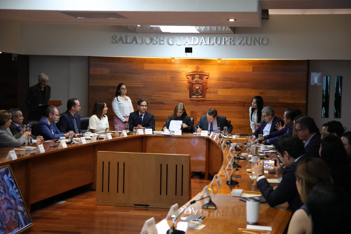 Reafirmamos el impulso al Modelo Educativo Dual Superior.
El alumno dual recibe ingreso, reduce la deserción y egresa con experiencia real.

Gracias a <a href="/udg_oficial/">Universidad de Guadalajara</a> por ampliar el programa a 4 centros más y a las más de 60 empresas que creen en este proyecto.