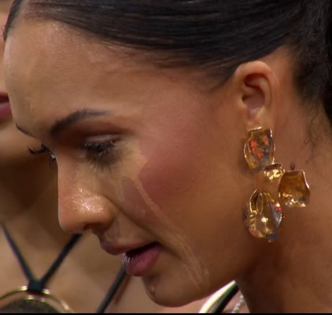 selehoax's tweet image. COM A REM BEAUTY É ASSIM