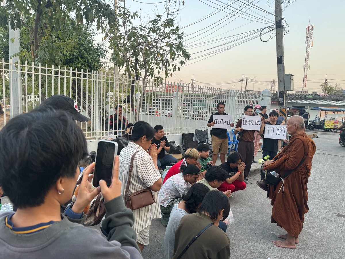 เช้านี้ที่งานแฟร์ #หีบสุชาติ สายบุญเค้าก็มีนะคะ จอยๆที่ #ชลบุรีเขต1