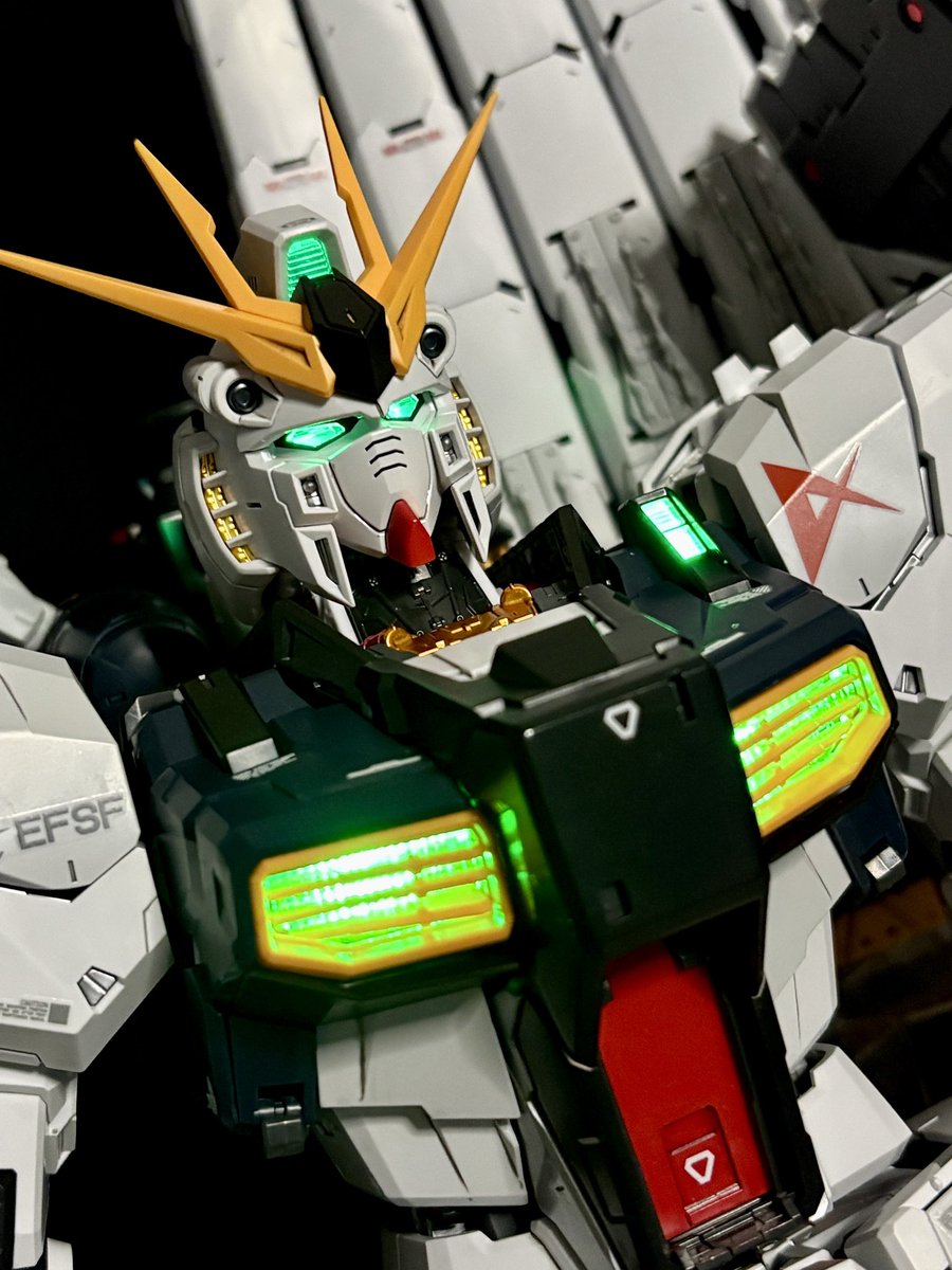 配信おつわんちでした！！

ついにスミ入れ+デカールまで終わりました〜！
制作時間はおそらく68時間ほど…！
作りきれて嬉しいし、みんな見守っていてくれてありがとう！！😭

晴れたらトップコート吹きます🍀*゜
#ガンプラ