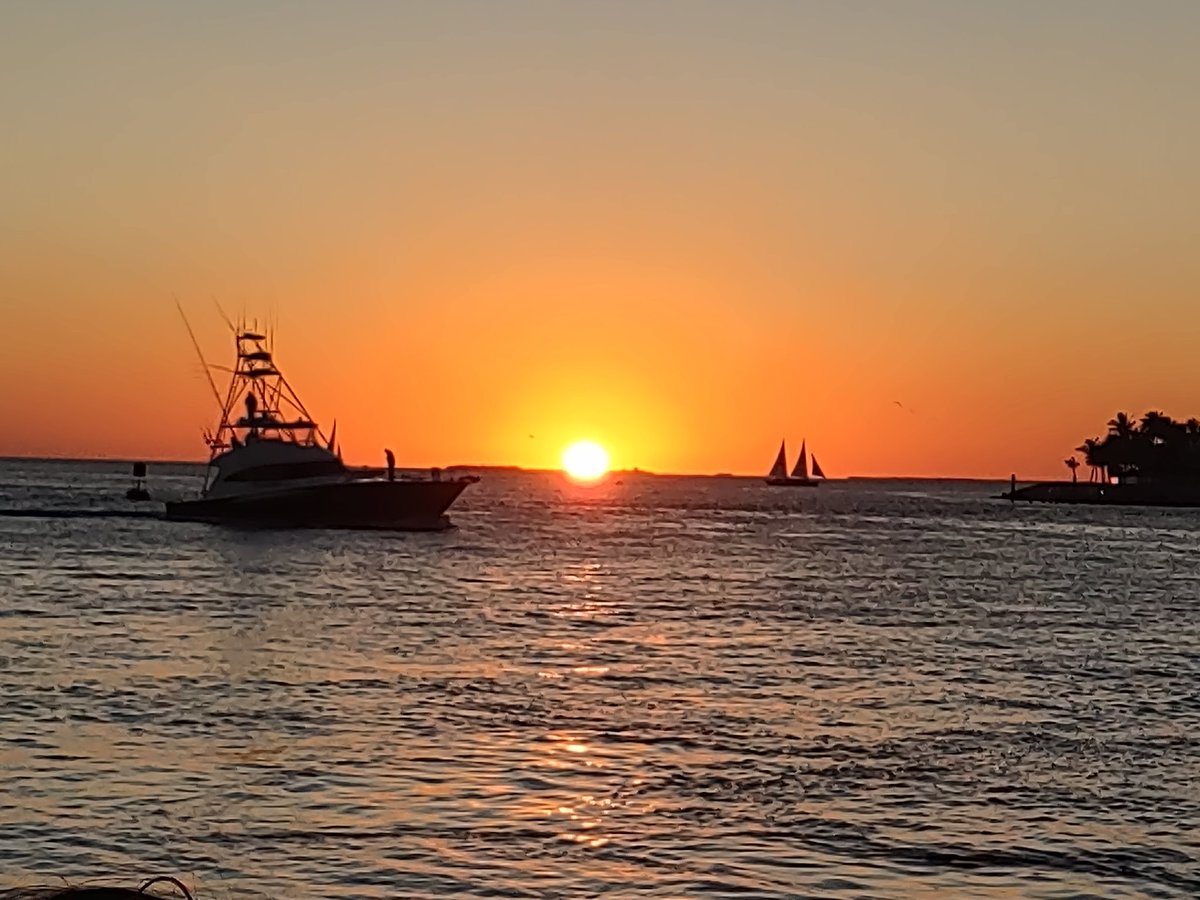 Listening to the <a href="/DanBarreiroKFAN/">Dan Barreiro</a> show from the slightly warmer climate of Key West. #RTB