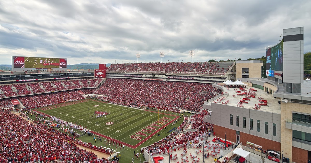 Stadium of the Night 🌚

🏟️ Donald W. Reynolds Razorback Stadium 
✅ Capacity: 76,212
📍 Fayetteville, Arkansas 

Home of <a href="/RazorbackFB/">Arkansas Razorback Football</a>