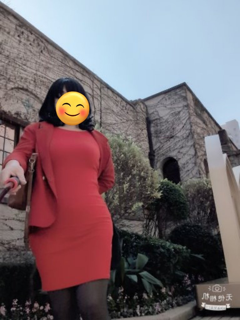 上海上生新所鳶屋書店，個人很喜歡的地方，氣氛讓人覺得放鬆，如果人能少一點就更愜意了。