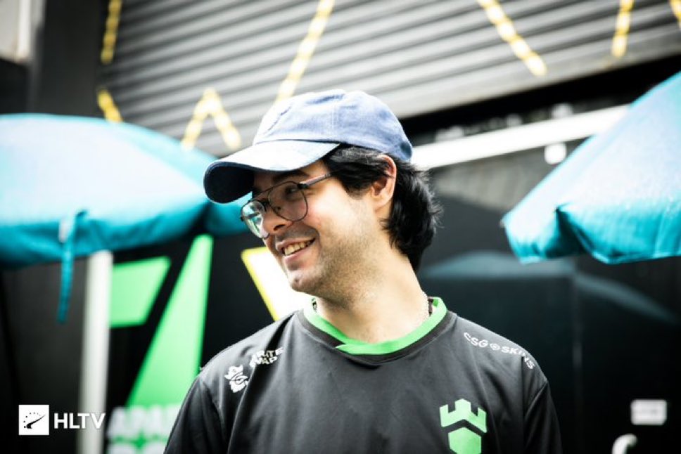 CS ao contrário tweet media