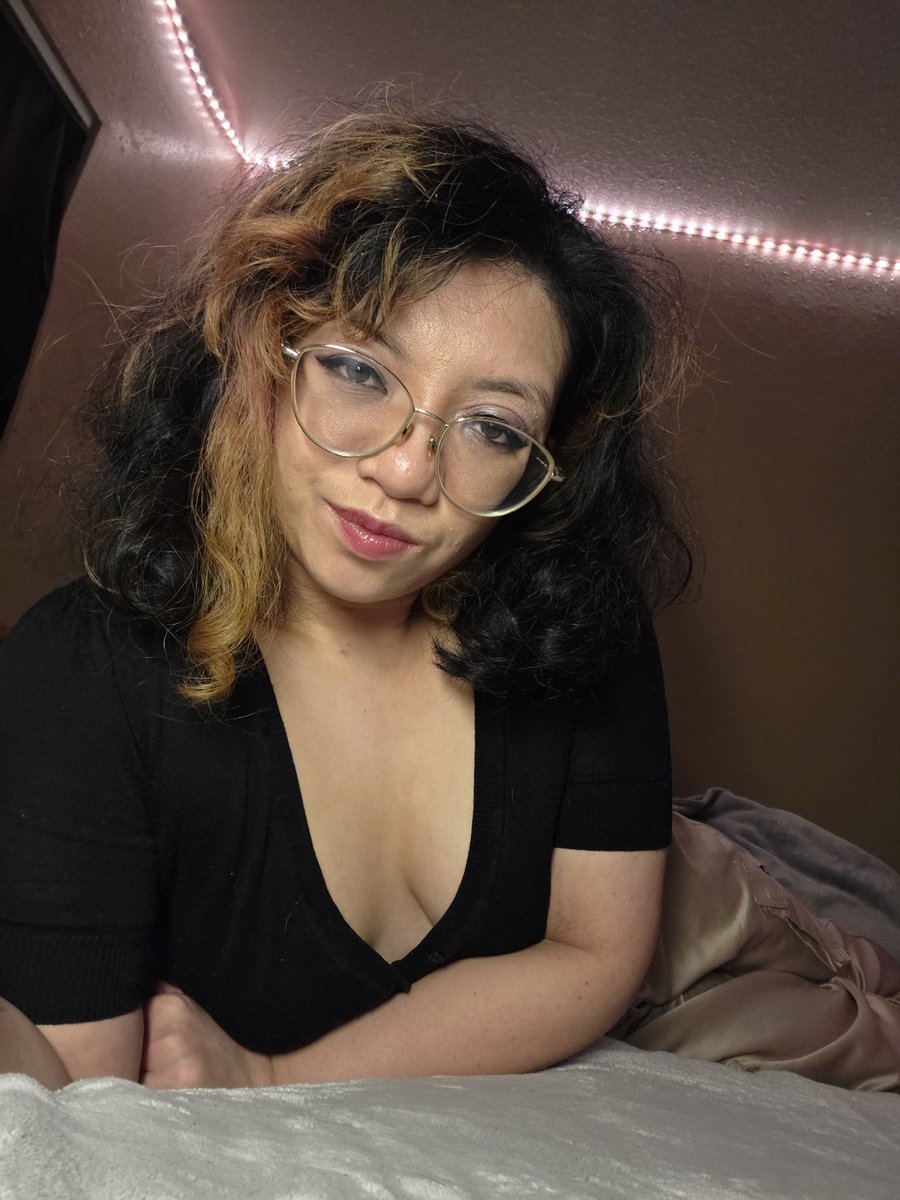 skyliteyez's tweet photo. If I kissed someone with cherry chapstick, I'd definitely be licking it off 🫦 https://t.co/6SWUXgwNcy