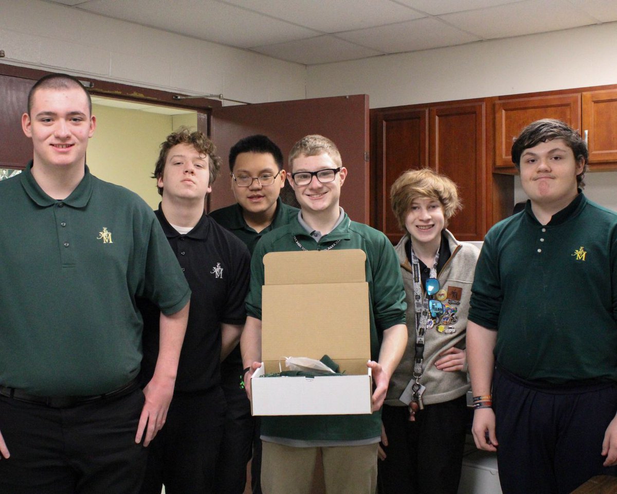 stvmirish's tweet image. Big thanks to our CareerReady students for preparing welcome boxes for the Class of 2030! 📦☘️
Their teamwork is helping make this Thursday’s delivery a success. Way to represent STVM with service, leadership, and heart! ✨
#STVM #CareerReady #FutureIrish #ClassOf2030 #IrishPride