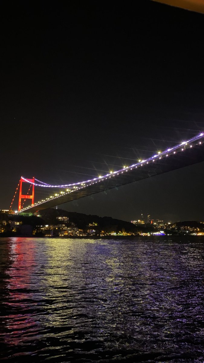 sudeadalii's tweet photo. bu şehir girdap gülüm 🌹 https://t.co/bl7GAeQeod