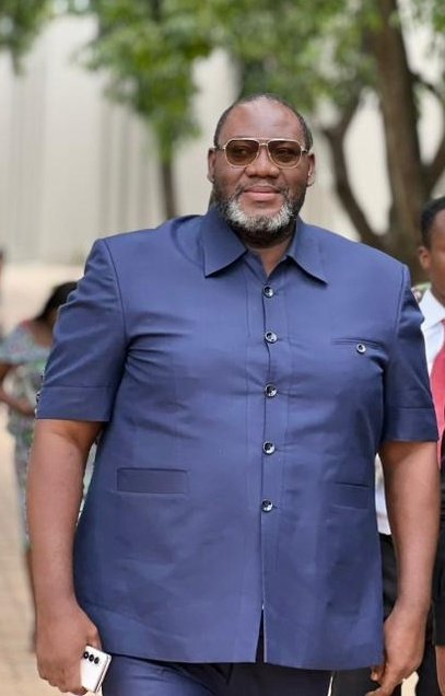 On nous fait la guerre, on tue nos frères et sœurs, nos mamans sont violées, nos enfants enrôlés de force pour être utilisés comme chairs à canon, mais vous avez l'audace de désigner le Président de la République comme faisant partie du problème alors qu'il subit comme tout