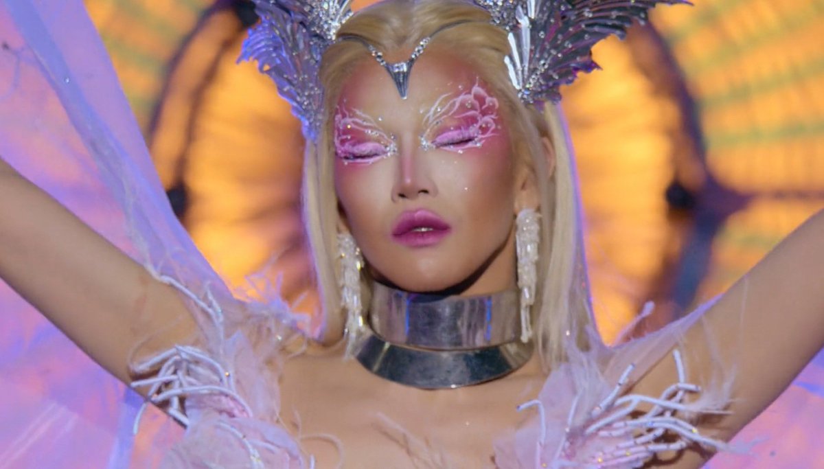 it's giving, "​I don’t do subtle, I do art gallery on my eyelids"

#TeamMintyFresh #DragRaceUK #UKvsTheWorld #UVvsTW