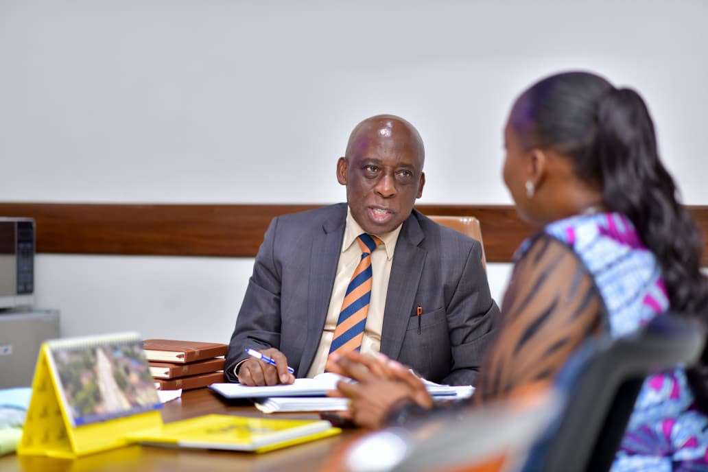 fonak43150's tweet photo. FONAK - OVD : cap sur la synergie
La DG a.i. du FONAK, Mme Lisette Katako Amboheki, a échangé avec le DG de l'OVD, M. Victor Tumba, autour de la complémentarité des missions en matière d'assainissement, drainage et protection des infrastructures. Une coordination durable https://t.co/5opda8aRat