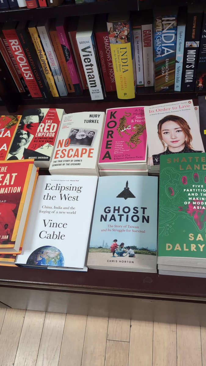 heguisen's tweet image. At long last - today is US publication day for #GhostNation!

Big thanks to everyone who pre-ordered, and to all the bookstores big and small who have copies on their shelves!