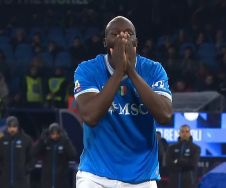 BwessWarrior's tweet photo. Lukaku can’t believe he’s just missed his penalty !!!!! https://t.co/HVyQXeCuyQ
