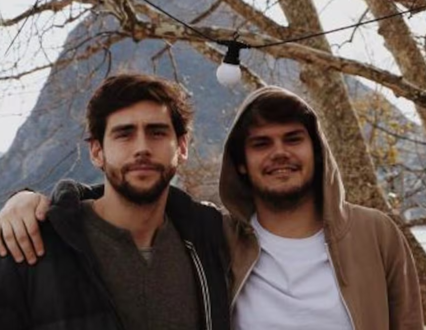 kevintagees's tweet photo. Bienvenidos a la gala de los familiares. Hoy actúan:

- Greg Taro, hermano de Álvaro Soler
- Izan Llunas, hijo de Marcos Llunas
- Mikel Herzog jr., hijo de Mikel Herzog senior
- Dora, hija de Bimba Bosé

#BenidormFest2026 #BenidormFestSemi1