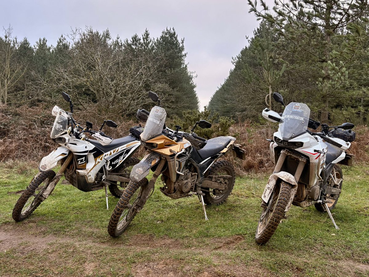 Kove x Thetford 🌲🔥

Three bikes.
One forest.
A proper day on the trails.

450 Rally doing what it was built for.
800X Rally carrying its weight like a champ.
800X Pro proving it’s no soft road bike.

Mud on the boots.
Smiles all round.

#FuelingYourFreedom