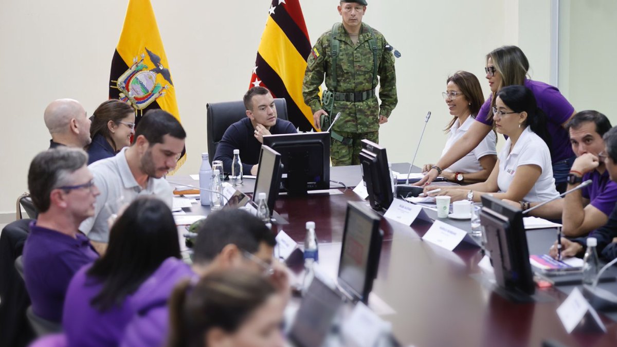 📍 [LOJA] Junto al presidente <a href="/DanielNoboaOk/">Daniel Noboa Azin</a>, la ministra <a href="/GildaAlcivarOk/">Gilda Alcívar</a> y más autoridades de Estado, participaron del Gabinete Sectorial de lo Social, un espacio para el seguimiento y fortalecimiento de las políticas públicas del país. 🤝🇪🇨

Durante la jornada se evaluaron los