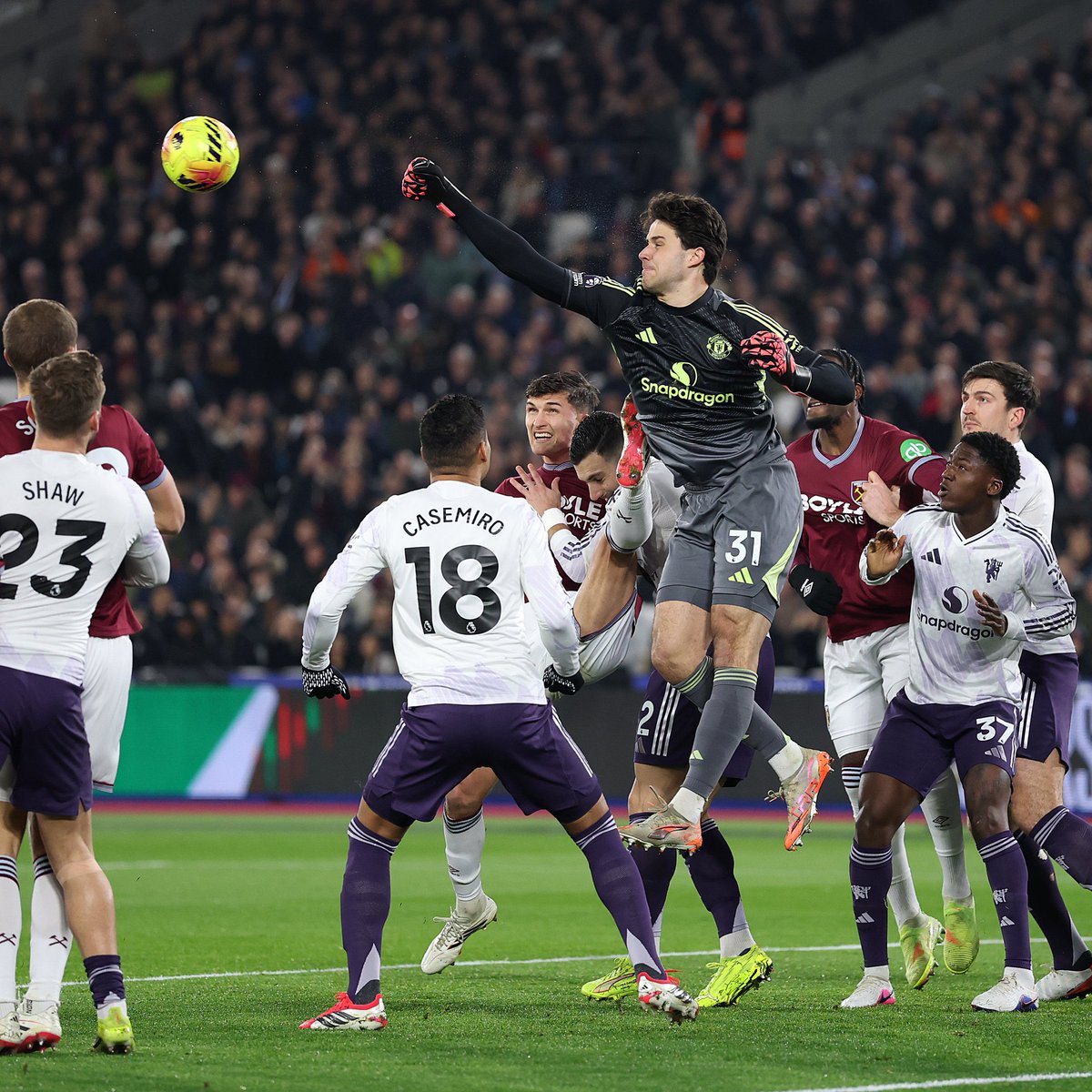 MS | West Ham 1-1 Manchester United

⚽️ Sesko

Pek varlık gösteremediğimiz mücadelede Sesko’nun son dakikalarda attığı gol ile sahadan beraberlikle ayrılıyoruz ve ligdeki yenilmezlik serimizi 9 maça yükseltiyoruz.