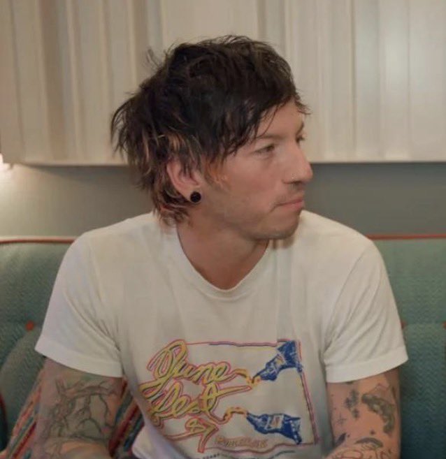 em ⊬ ••x•• PILØTS SUMMER tweet media