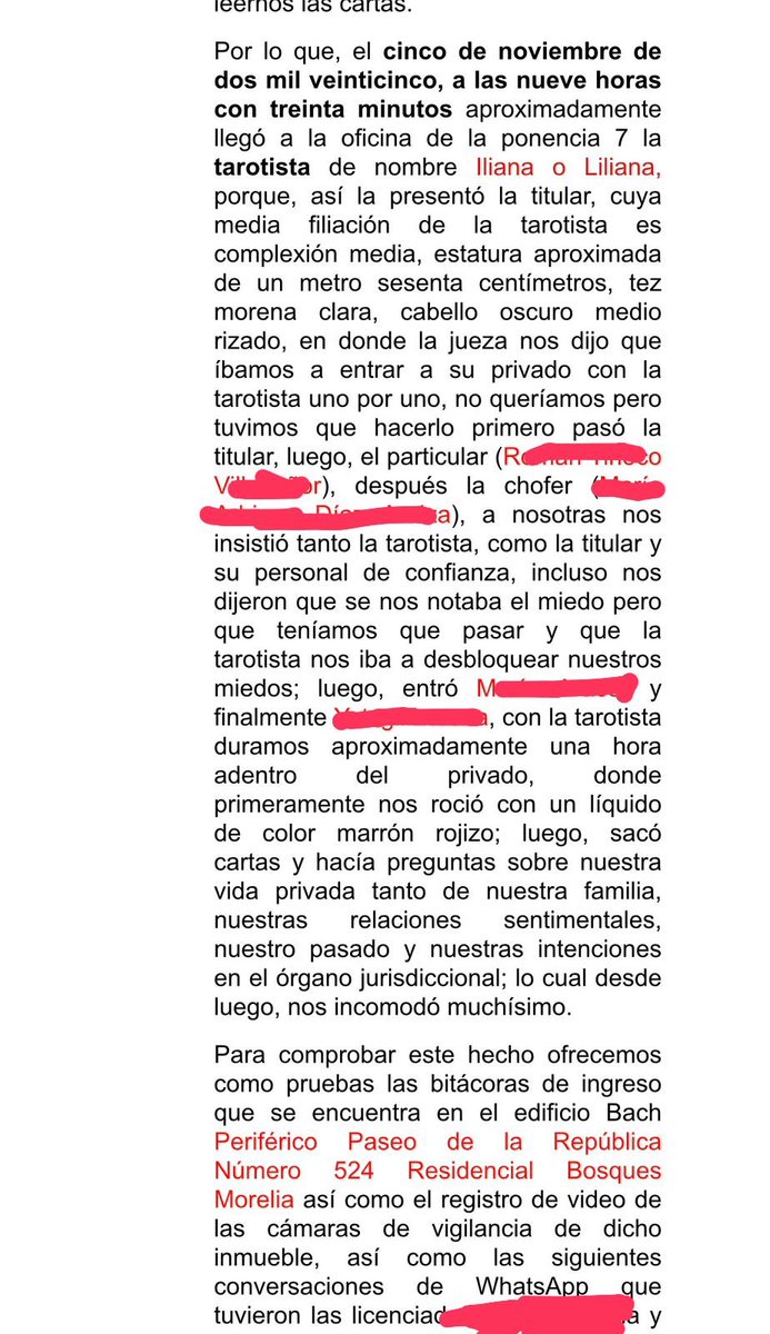 Una tarotista llego al juzgado a las 9:30 am, les roció líquido a personas trabajadoras y leyó las cartas en día y hora hábil.

El ambiente se sentía místico y violatorio del derecho a la intimidad por lo que las afectadas promovieron queja admva contra la electa que la llevó.