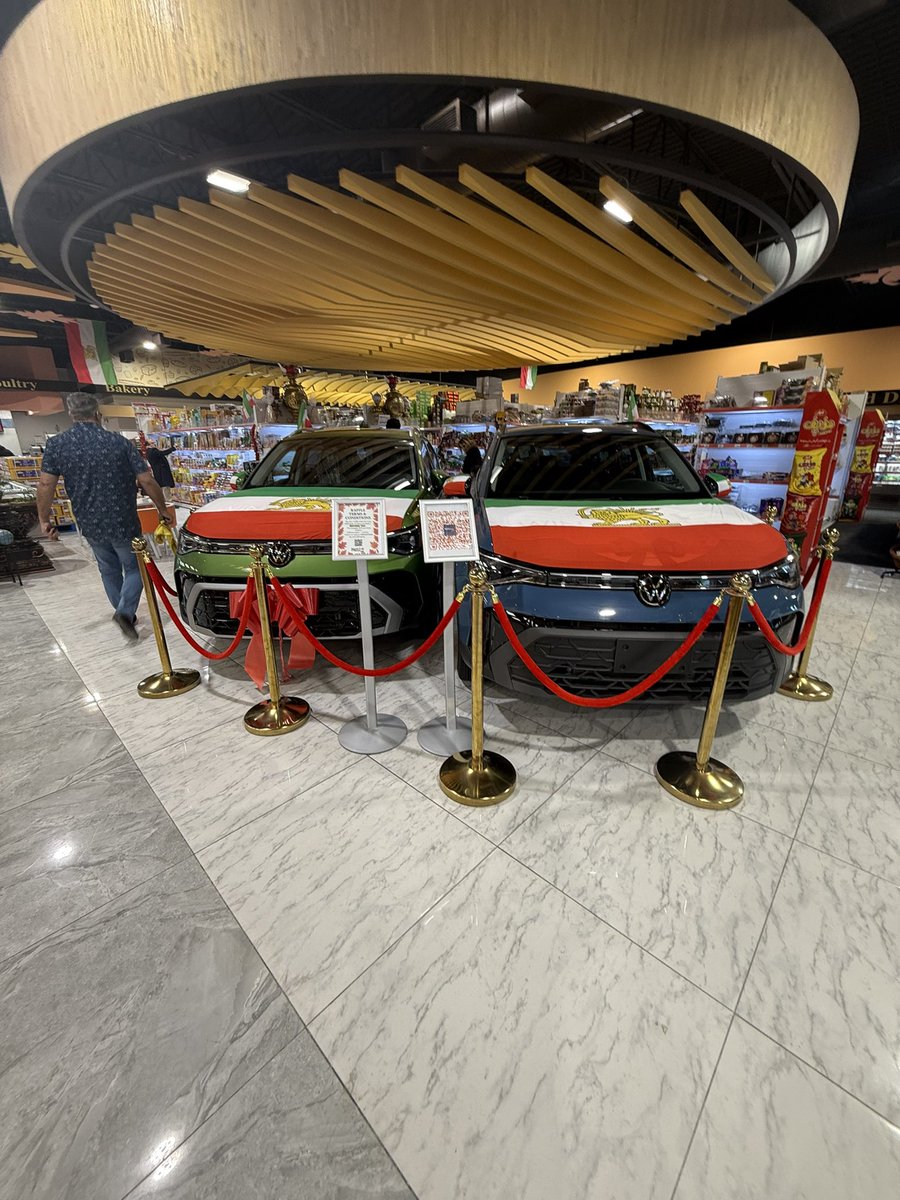 PTVertigo's tweet photo. وقتی تو‌کانادا داری واسه ج ا پولشویی‌ میکنی، ولی میخوای معلوم نشه! ولی تابلو میشه! #IranRevolution2026 https://t.co/InOIpisYXm