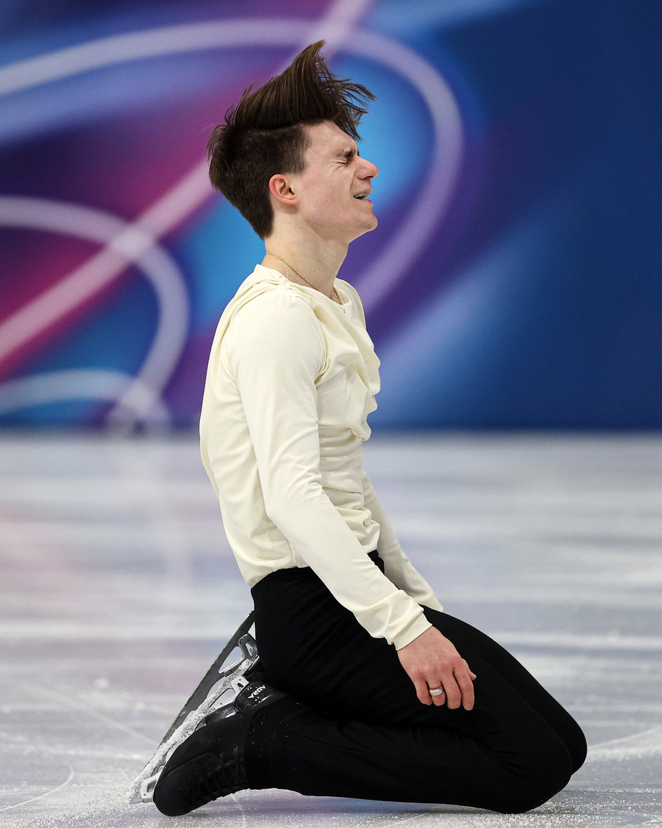 American figure skater, Maxim Naumov, made his Olympic debut after his parents were tragically killed in a plane crash in January of 2025. Naumov provided an emotional performance and carried along a memory of his parents with him to Italy ❤️

#MilanoCortina2026