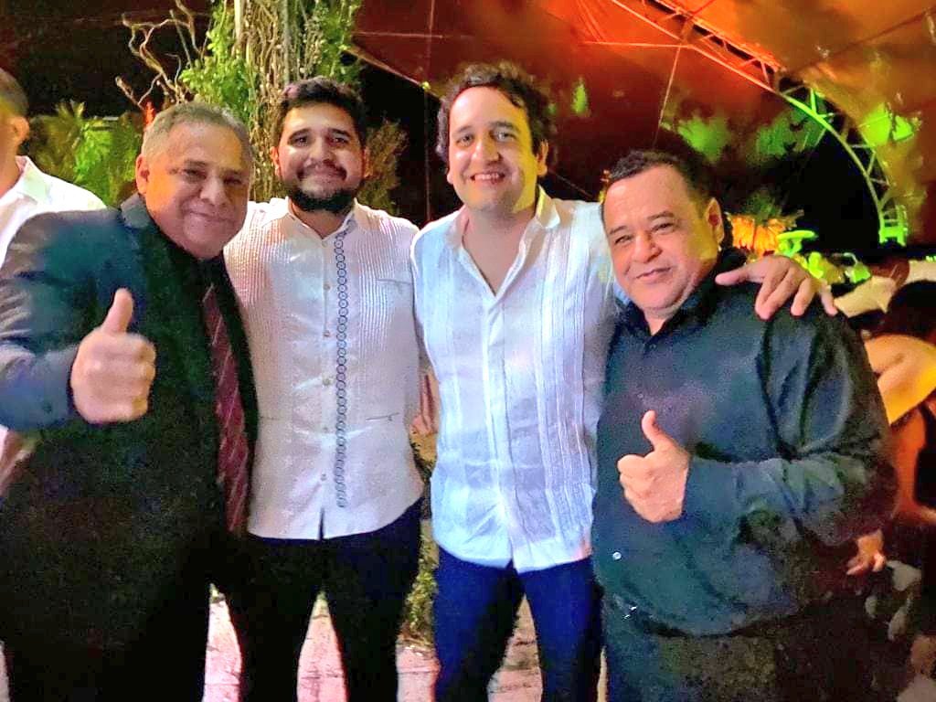 jorgegogdl's tweet image. Andy y Bobby López Beltrán con el Músico "Chemaney", cuyo hijo Adderly Michel Frías Morales es buscado por el gobierno por operar como huachicolero para Hernán Bermudez Requena "La Barredora". 

Se vienen revelaciones en el caso Tabasco-Adán Augusto-Andy...