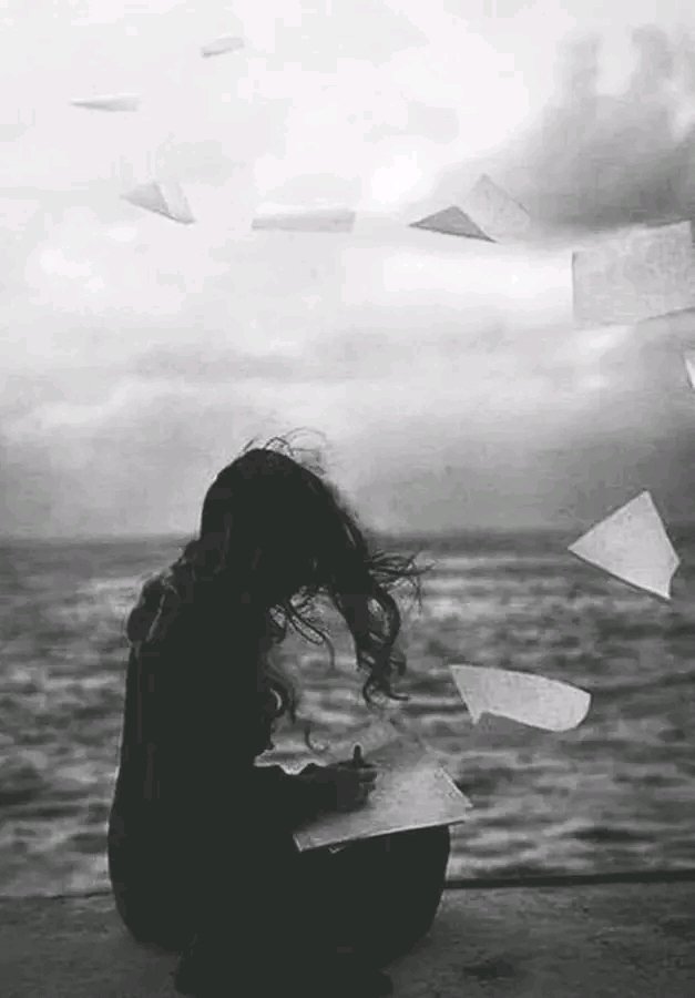 لم أنسك
ولن أنساك
لكني لم أعد أبحث عنك
كما كنت أفعل سابقاً
لم أعد افتش عنك
ولا أقرأ رسائلك