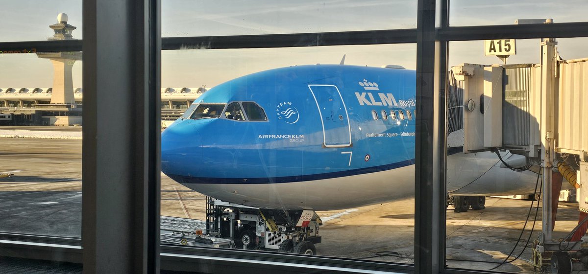 TravelAgentAnna's tweet photo. Trying @KLM for the first time https://t.co/jXFBXnbN5x