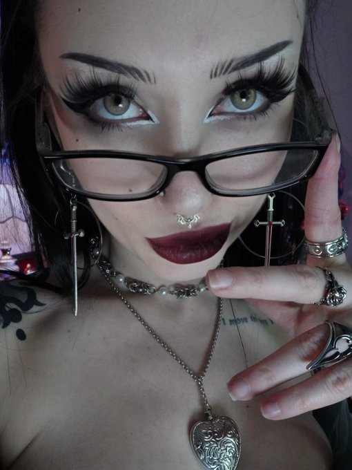 𝕭𝖑𝖆𝖎𝖗 🩸 - can i come over & look at you like this https://t.co/uxqJVgDrWV
