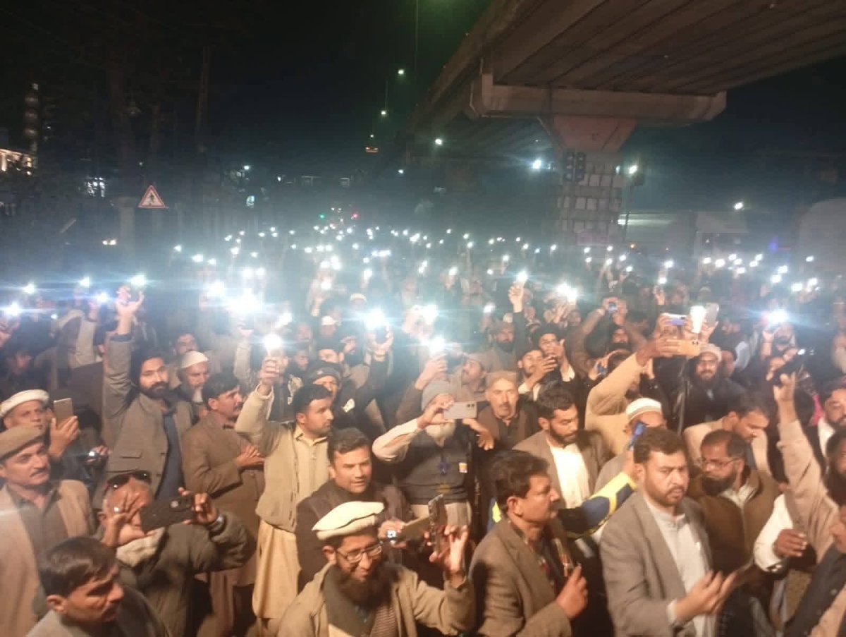 بکاؤ میڈیا لاھور میں اساتذہ کا احتجاج کیوں نہیں دکھارھا