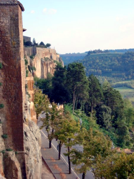 La Dolce Vita, Unrushed 🍷

Savoring life at a gentler pace, long lunches, golden hills, and the finest wines and food of Tuscany and Umbria. Italy, you do leisure right. 🍷🍝

🇮🇹 AnemosTours.com