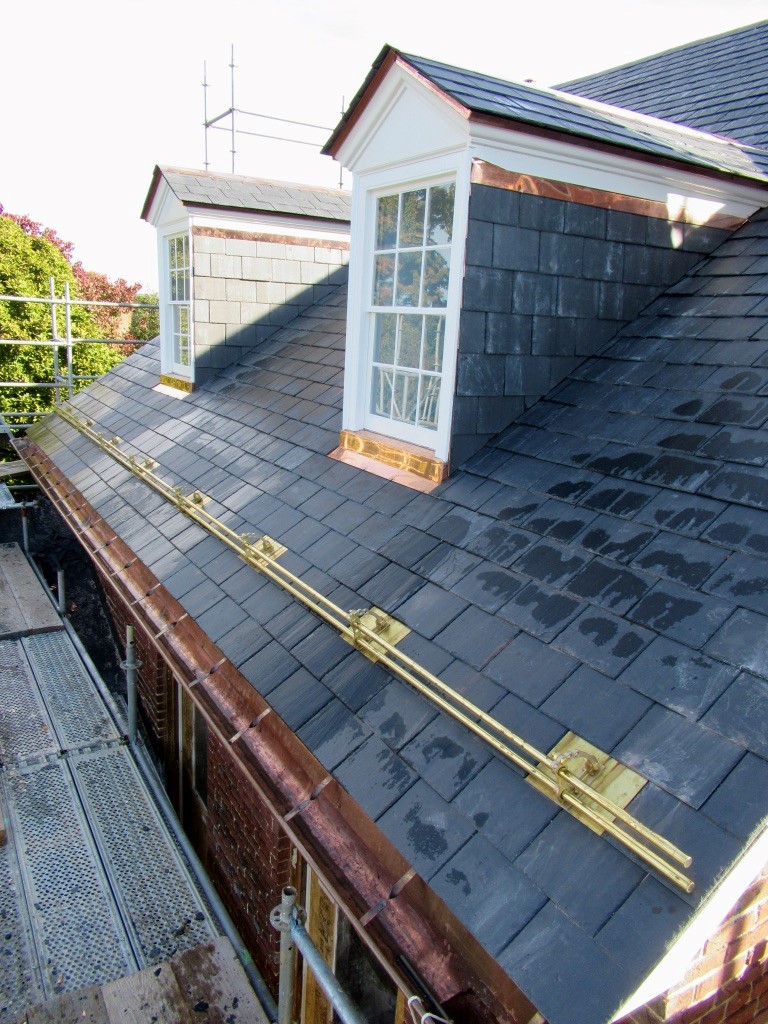 WorldGutter's tweet image. Where history meets craftsmanship. ✨
The warmth of custom copper flashing paired with timeless slate roofing brings this historic restoration back to life!

See our full list of products at slateandcopper.com

#HistoricRestoration #CopperFlashing #SlateRoof