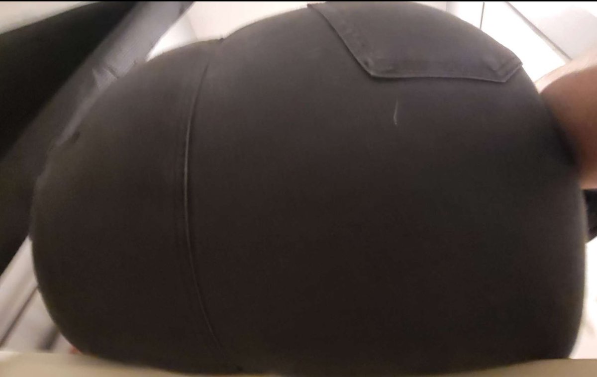 SquishyFutch's tweet photo. POV your heads about to be crushed https://t.co/JtQ4lWwLJr