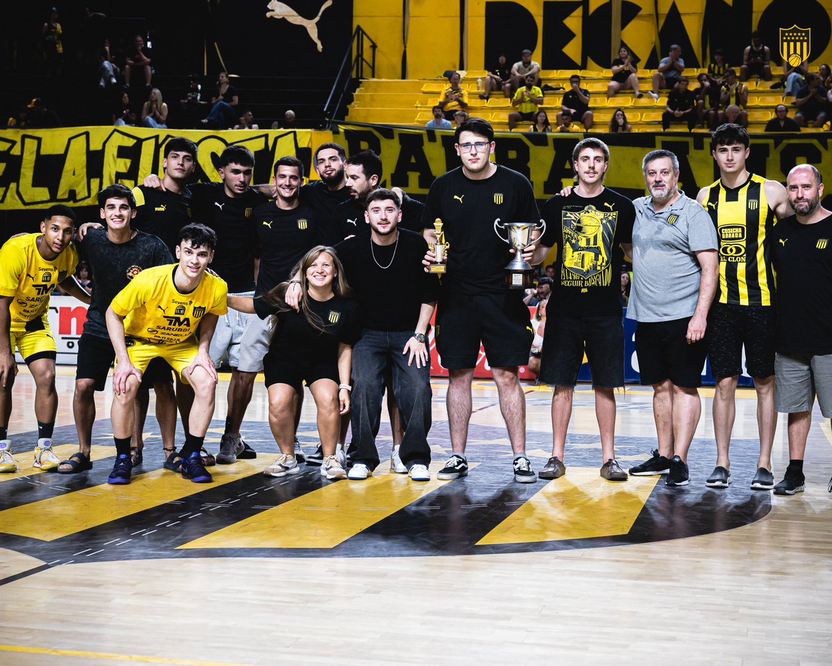 La U20 campeona recibió su merecido homenaje en el Palacio con nuestra gente 🏆