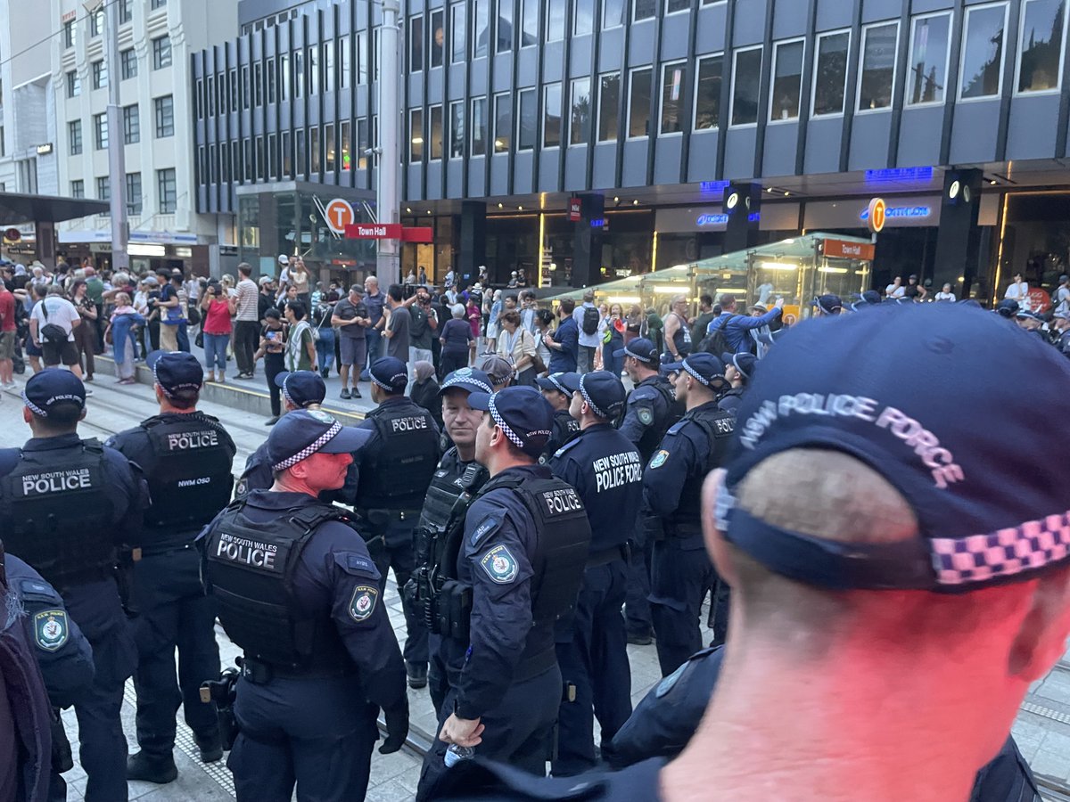 Peter Cronau tweet media