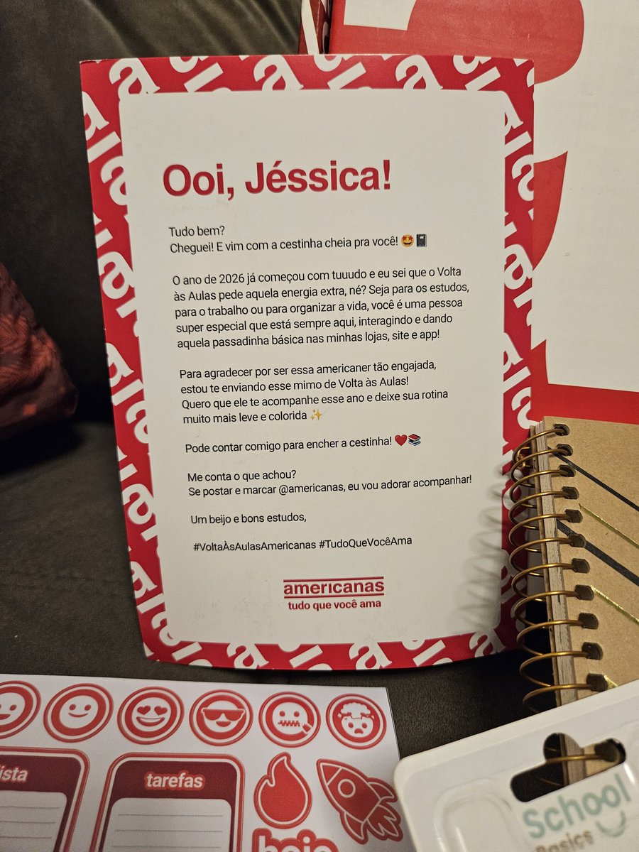 Jessica_cs's tweet photo. Recebi esse kit de PRESENTE hoje da @americanas pra volta as aulas da pós. Olha que coisa mais perfeita da face da terra!! https://t.co/ke2pAQPTUC